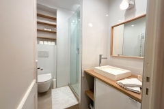 Les-Meubles-de-Madeleine-Appartement-SAINT_HONORE-salle_de_bain-lavabo-toilettes